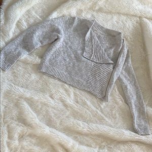 Super cute side zipper sweater